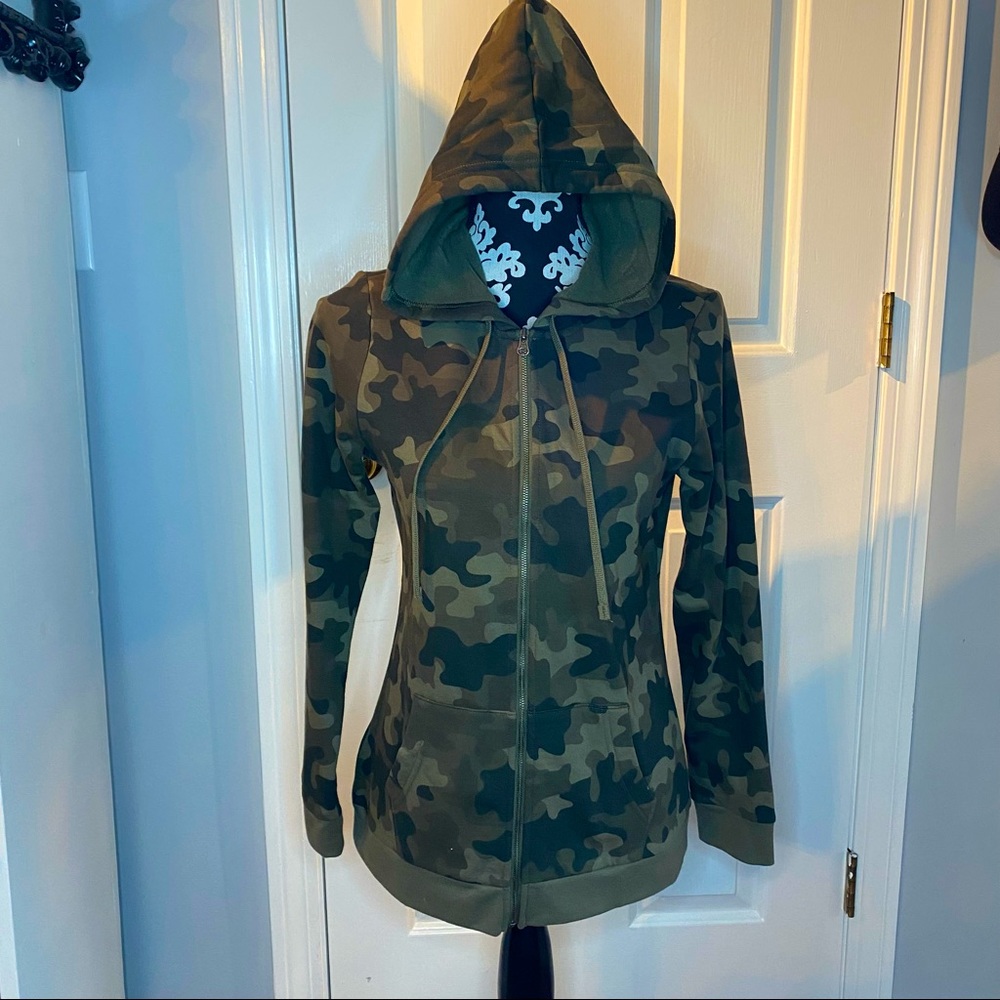 Eddie Bauer Camo zip up